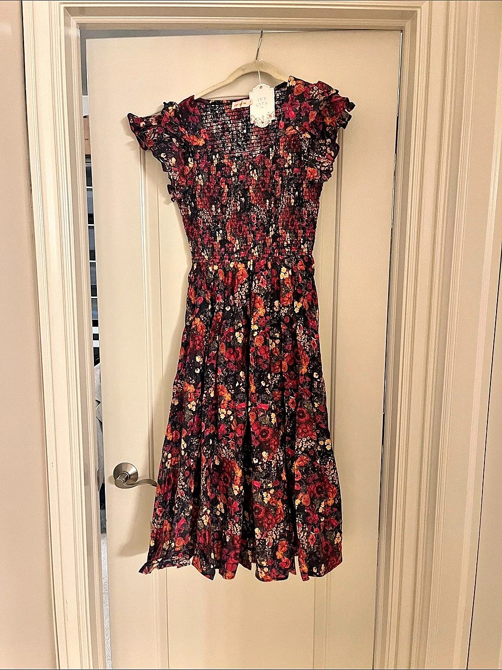 Ivy City Co. Hattie Dress in Night Garden. Floral Midi Dress in Black & Red Size
